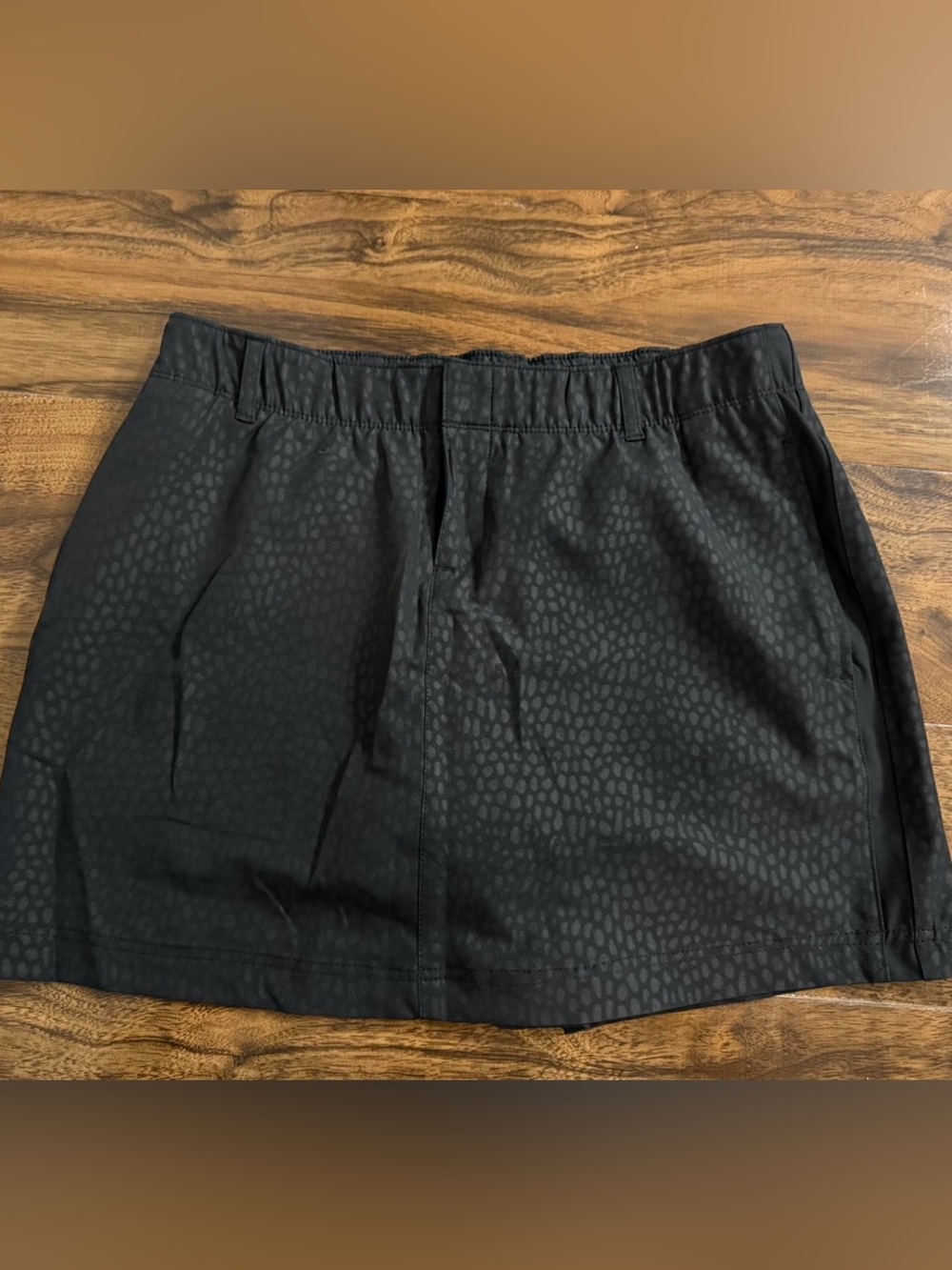 Black Under Armour golf skirt with cheetah / Dot-Pattern